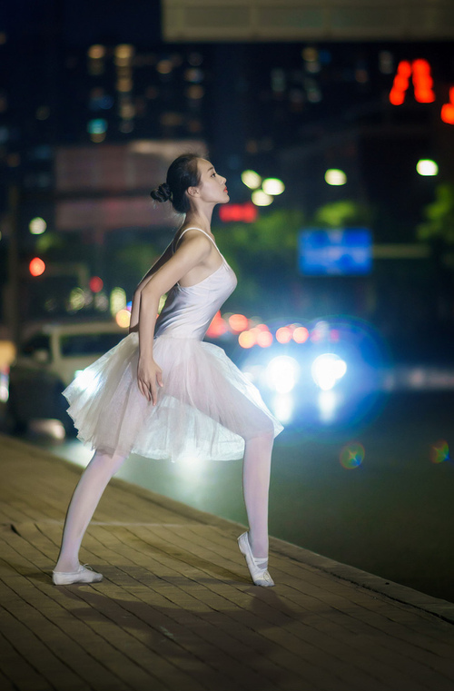 佛罗伦萨的跨界风暴，牙买加单节奇迹与门迪的F1街道赛主宰