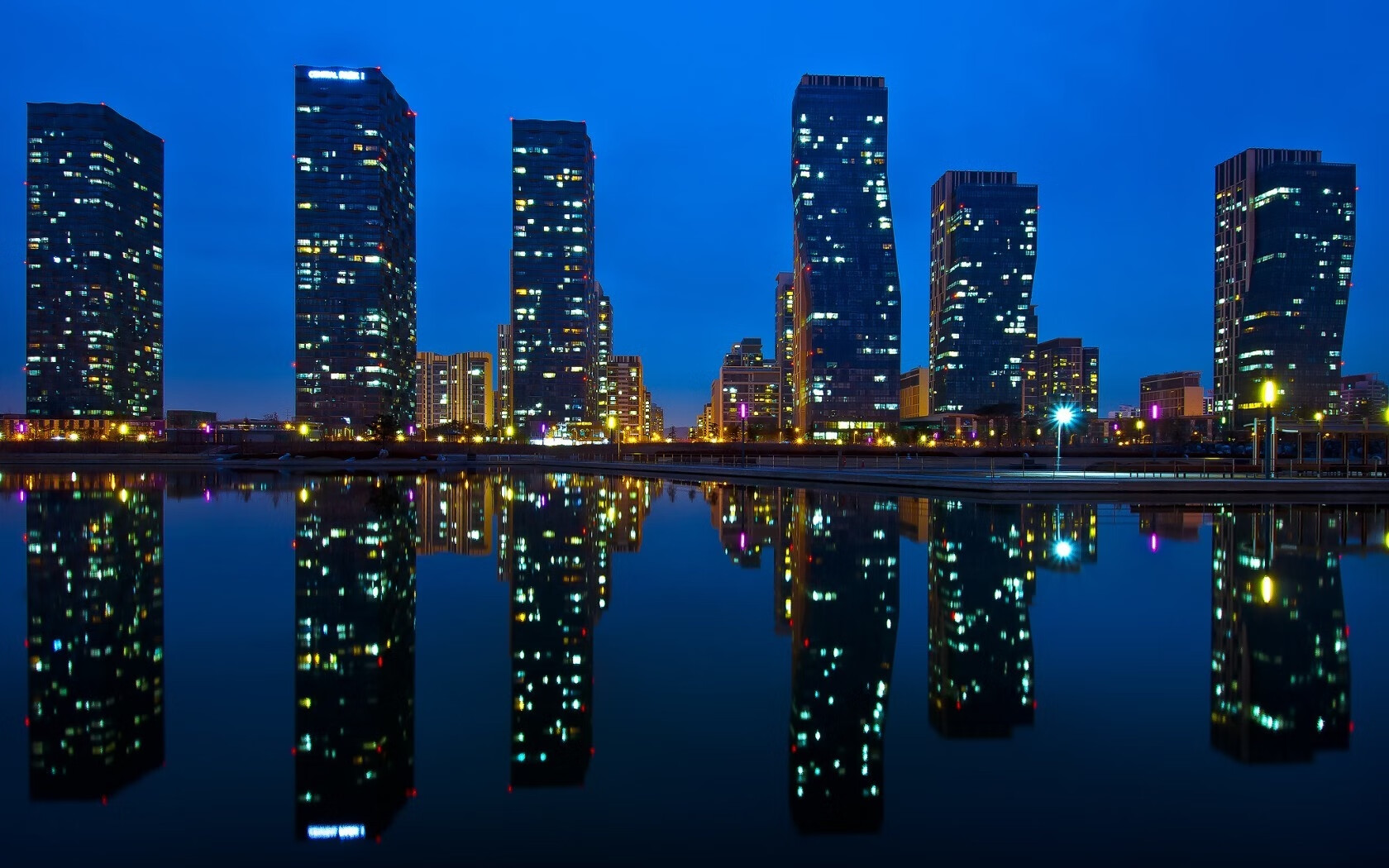 华体会网址-街道狂飙，里昂车手末节逆袭，阿尔及利亚梦碎F1焦点战